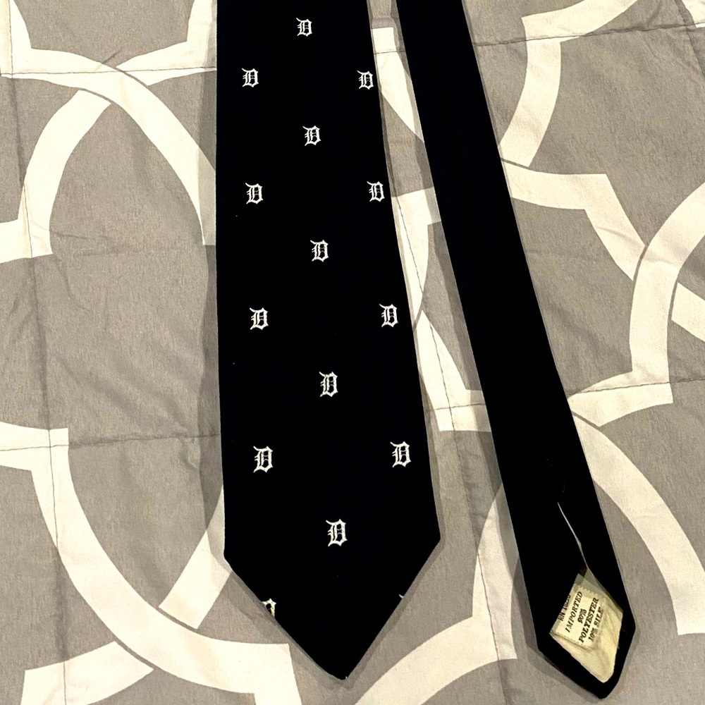 Vintage old English D tie by Jacobson’s